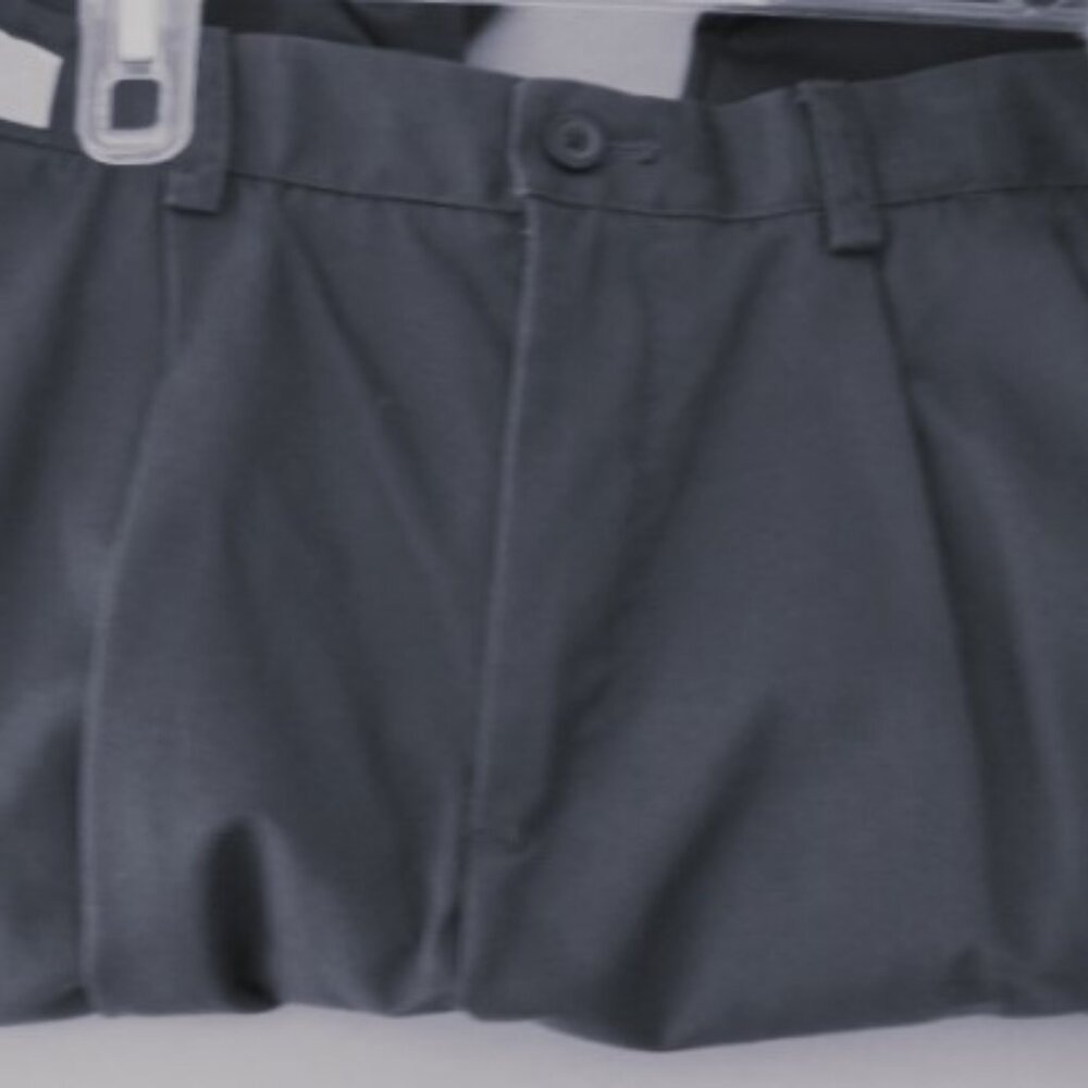 IZOD~Performance~Mens~32 X 30-Pants Straight~Pleated~Asphalt Gray~New Tags